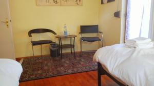 Zimmer mit zwei Einzelbetten