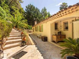 Villas Villa Jean-Pierre. Infinity pool and view in Tourrettes-sur-Loup : photos des chambres