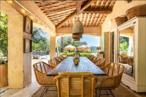 Villas Villa Jean-Pierre. Infinity pool and view in Tourrettes-sur-Loup : photos des chambres