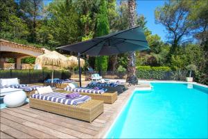 Villas Villa Jean-Pierre. Infinity pool and view in Tourrettes-sur-Loup : photos des chambres