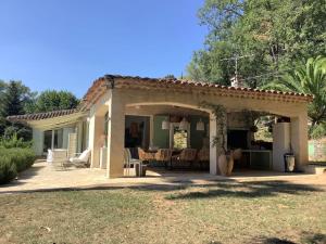 Villas Villa Jean-Pierre. Infinity pool and view in Tourrettes-sur-Loup : photos des chambres