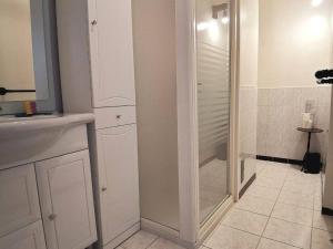 Studio Rénové avec Grande Terrasse et Wifi à Balaruc-les-Bains - FR-1-553-230