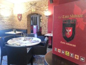 Hotels La Tablee Medievale : Chambre Triple - Non remboursable