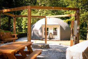 Hobbit Hideaway - Do something different