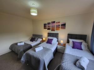 Large 3 bed, great for contractors, with private parking