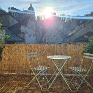 Chez Alba - terrasse, local à vélos et parking au centre historique