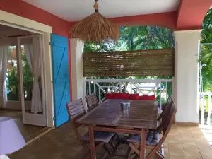 Villa Les Saintes 4/5 p à 50m de la plage de l'anse de Mancillier - Chassaing