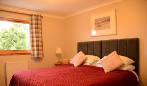 Deluxe Double or Twin Room with Mountain View room in Lochview House