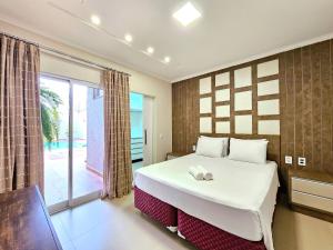 Casa 2 suítes e 2 quartos, piscina e churrasqueira