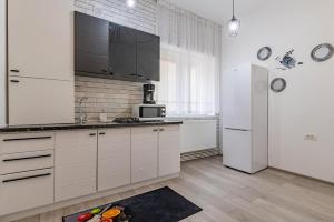 Republicii Quiet Courtyard Apartment by MM Host