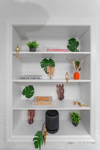 Smart Bungalow: 10-min to UF, Central Location