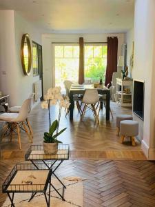 Villas Maison entiere proche tram 170 m2 jardin parking : photos des chambres