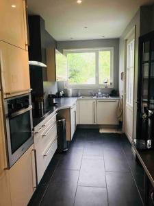 Villas Maison entiere proche tram 170 m2 jardin parking : photos des chambres