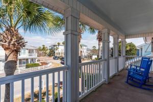 At Last 100 to Beach Access Close to Shops