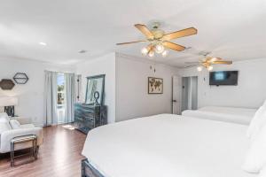 At Last 100 to Beach Access Close to Shops