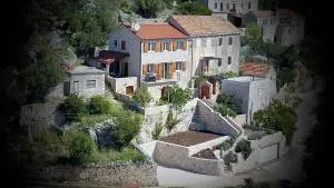 Nautilus-Bay Steinhaus im Dorf von Zavala für 2-7 Personen, 3 Schlafzimmer - 萨瓦拉