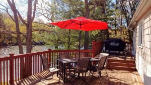 Yeomans Cottage on the Water!