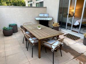 Beautiful Pearl Street Condo--30 day minimum stay