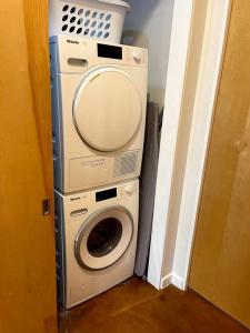 Beautiful Pearl Street Condo--30 day minimum stay