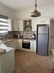 Cozy apartment in Paleros! S & C Apartment