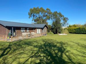 Ballymoney, Wexford - 3 bed beach house with private beach access