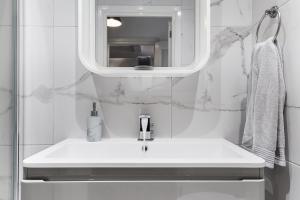 1 Bed Flat - Sleeps 4 - Parking - Wifi