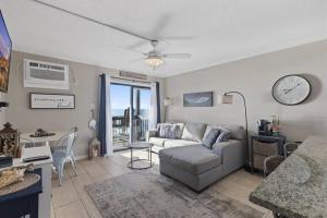 The Lookout: Tranquil Beachfront Condo