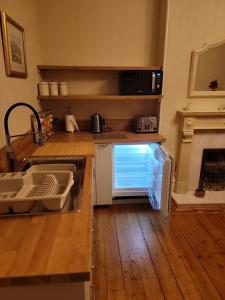 3 Bedroom villa attached to Host home free parking