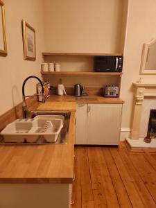 3 Bedroom villa attached to Host home free parking