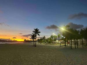 Apto Enseada c Suíte 3 piscinas a 170m da praia