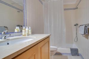 Lovely 2BD Apart 500m Beach AC Wi-Fi Pool Balcony