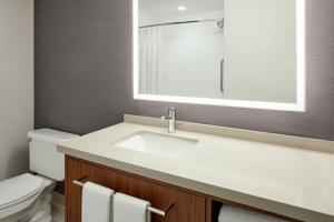 Courtyard by Marriott Mississauga-Airport Corporate Centre West