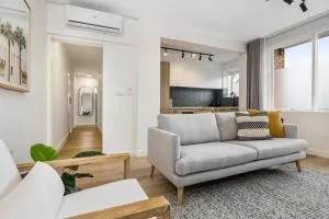 Stylish 2- Bedroom Unit near parks, shopping and dining - Melbourne
