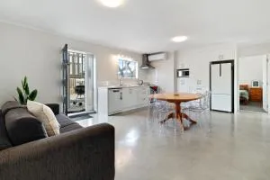 Barefoot Breeze - Waihi Beach Holiday Home - Athenree