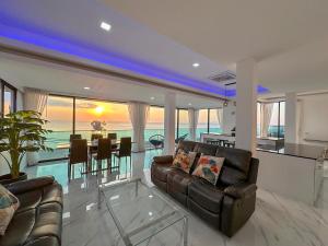 STUNNING BEACHFRONT VIEW LUXURIOUS Apartment 40
