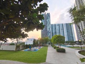 8Scape New Big Pool Netflix By STAY