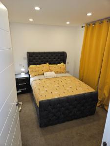 1 Bed Flat - Sleeps 2 - Pets - Garden - Parking