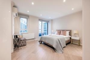 Stunning 2-bedroom with private parking