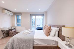 Stunning 2-bedroom with private parking