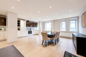 Stunning 2-bedroom with private parking