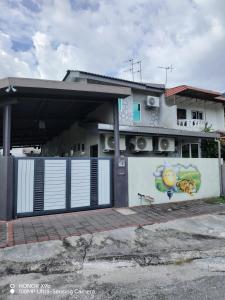 IX HOTEL CEMPAKA 33 - 4 Pax