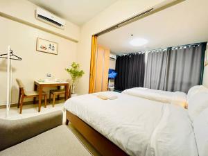 Thompson Suites - 2 beds, One Uptown Residences 28F A - XBOX & Netflix