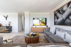 Camps Bay Nest - Townhouse with Ocean Views