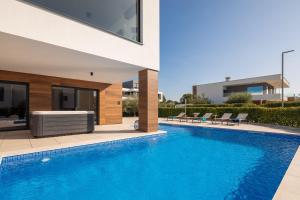 Luxusvilla mit Privatpool, Jacuzzi, Sauna, Meerblick 