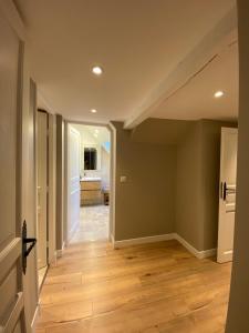 B&B / Chambres d'hotes Le Chirol : Suite - Vue sur Piscine 