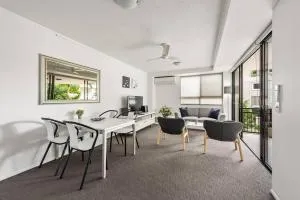 Resort Living - 10mins CBD - 2Bed / 2Bath / 1Car - Brisbane