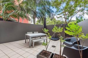 Resort Living - 10mins CBD - 2Bed 2Bath 1Car