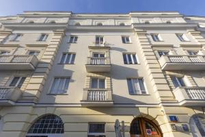 Stylish Bright Apartment Mochnackiego with Balcony in Warsaw by Renters