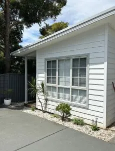 Woonona Family Beach Villa 2 bedroom Brand new - Wilton