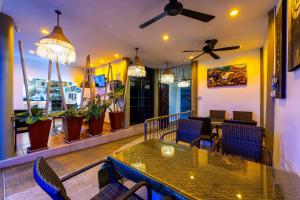 Siam Court Hotel and Resort